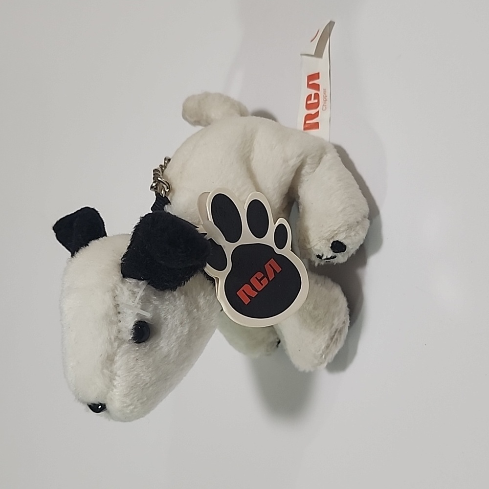 Vintage 1991 Chipper RCA 4.5" Beanie Keychain